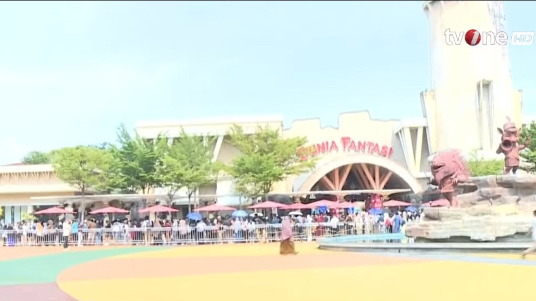 Potret suasana Kota Tua Jakarta ramai dikunjungi wisatawan saat libur Natal dan Tahun Baru