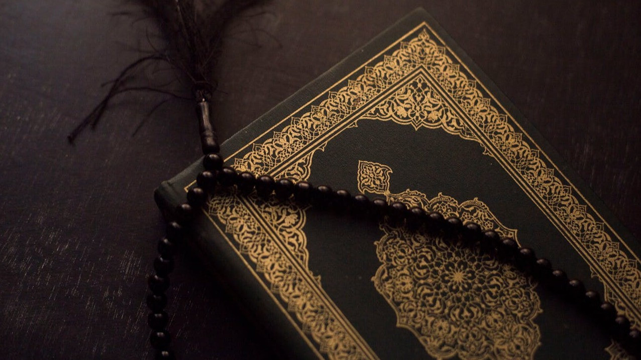 Baca Surah Yasin di Malam Nisfu Sya'ban Memang Ada Dalilnya? Begini Kata Buya Yahya
            - galeri foto