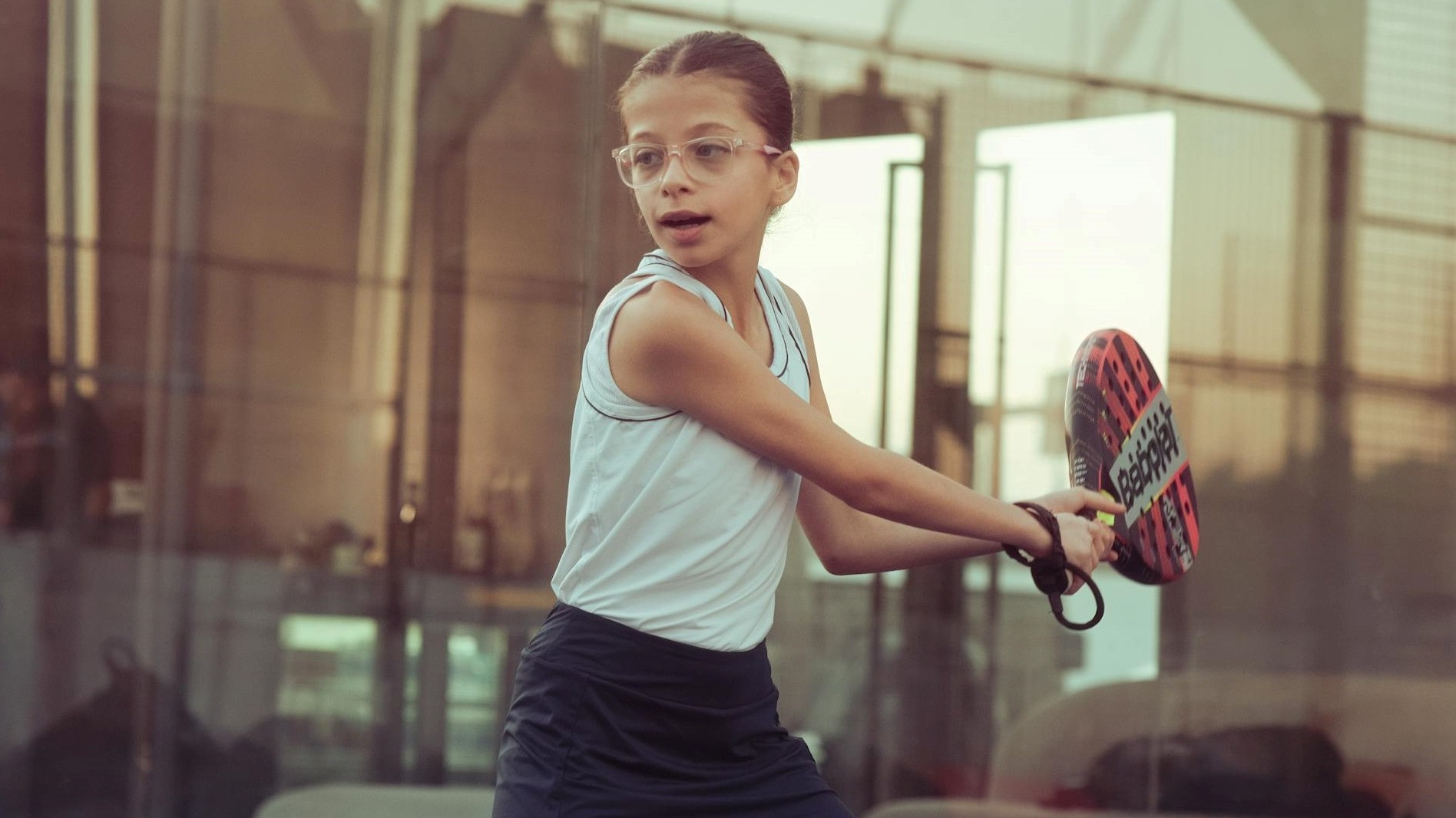 Ilustrasi anak-anak berolahraga padel