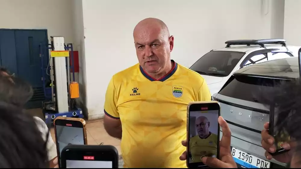 Pelatih Persib Bandung Bojan Hodak