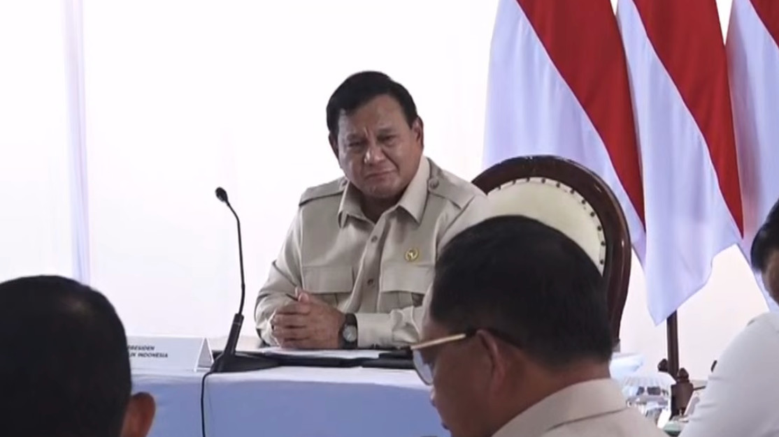 Kritik soal Bencana, Prabowo: Nyinyir Kita Anggap Peringatan, Tapi Tidak Boleh Terpengaruh
            - galeri foto