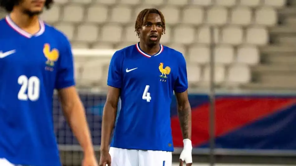 Bek muda Prancis, Jeremy Jacquet.