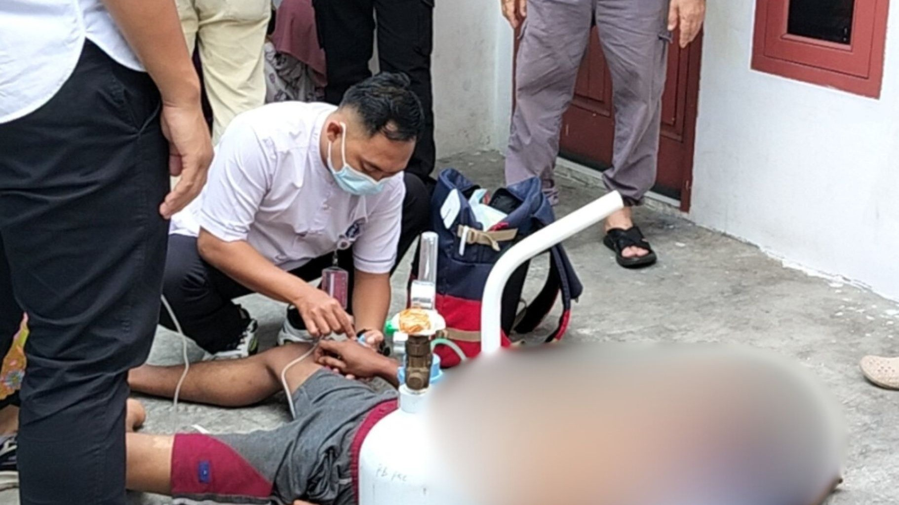 Tetangga Sebelah Beri Kesaksian Kronologi Tragedi Satu Keluarga Tewas di Warakas Jakut: Saya Pikir Ada Berantem
            - galeri foto
