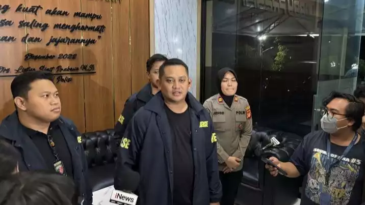 Kasat Reskrim Polres Metro Jakarta Utara, AKBP Onkoseno Gradiarso Sukahar didampingi Kanit Jatanras, AKP Gustiana dan Kanit Resmob AKP Seno saat jumpa pers di Jakarta, Jumat (2/1).