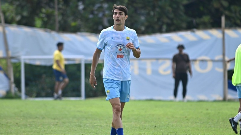 Bek Persib Bandung Federico Barba