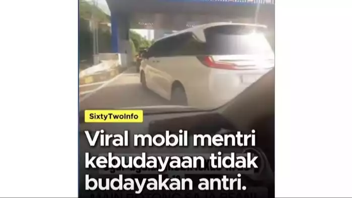 Mobil Pelat RI 25 Terobos Antrean Gerbang Tol