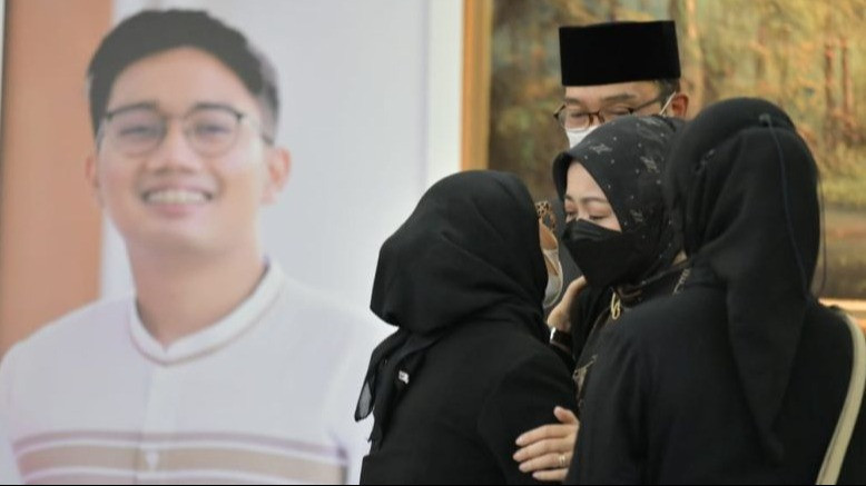 Isu Nikah Siri Aura Kasih–Ridwan Kamil di Amerika Mencuat hingga Rumor Anak Angkat Arkana, Kuasa Hukum Beri Bantahan
            - galeri foto