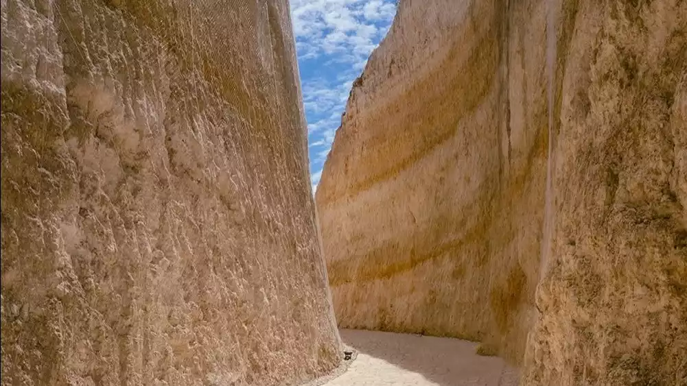 Lorong On The Rock Pantai Drini, Kabupaten Gunungkidul, DI Yogyakarta