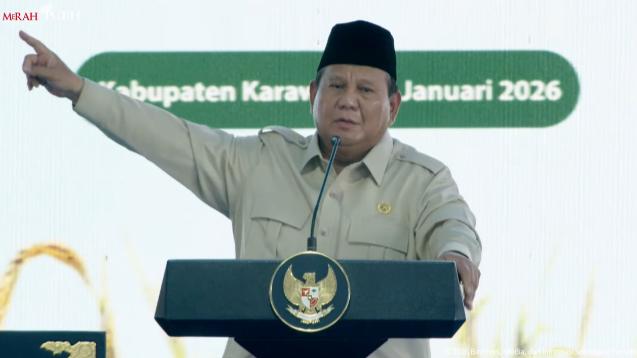 Presiden Prabowo dalam Panen Raya dan Pengumuman Swasembada Pangan di Karawang, Jawa Barat, Rabu (7/1/2026).