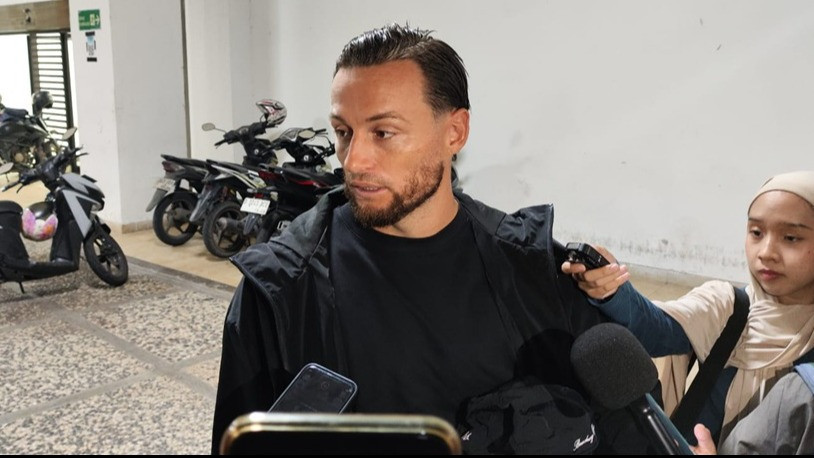 Resmi! Bojan Hodak Umumkan Persib Bandung Kedatangan Satu Pemain Baru di Posisi Gelandang Bertahan, Siapa?
            - galeri foto