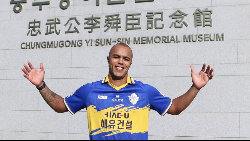 Resmi! Ini 3 Pemain yang Dilepas Persib Bandung di Bursa Transfer Paruh Musim Super League, Ada yang Bergabung dengan Klub Korea Selatan
            - galeri foto