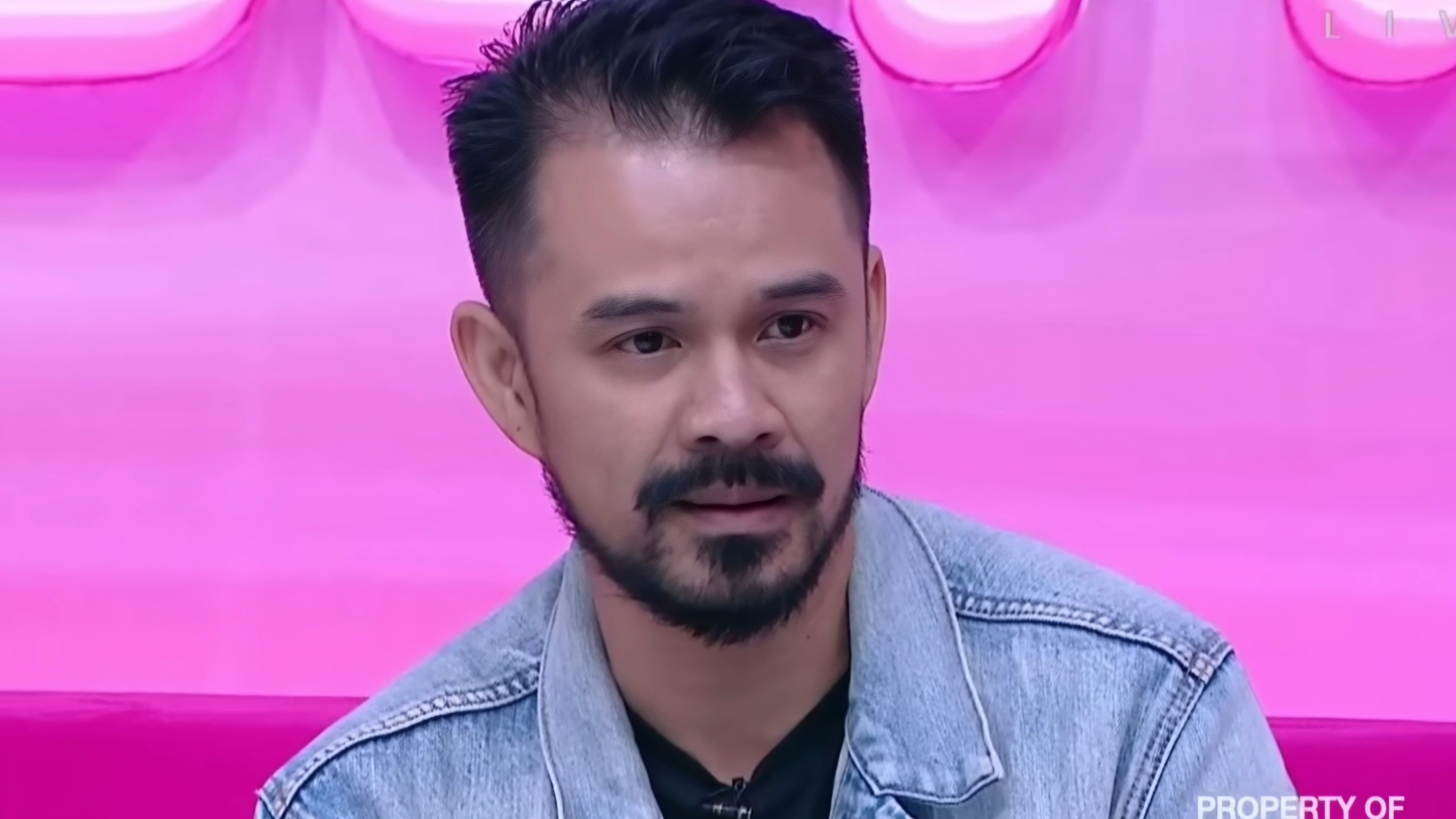 Psikolog Bongkar Gestur Roby Tremonti Saat Klarifikasi Tokoh Buku Aurelie Moeremans
            - galeri foto