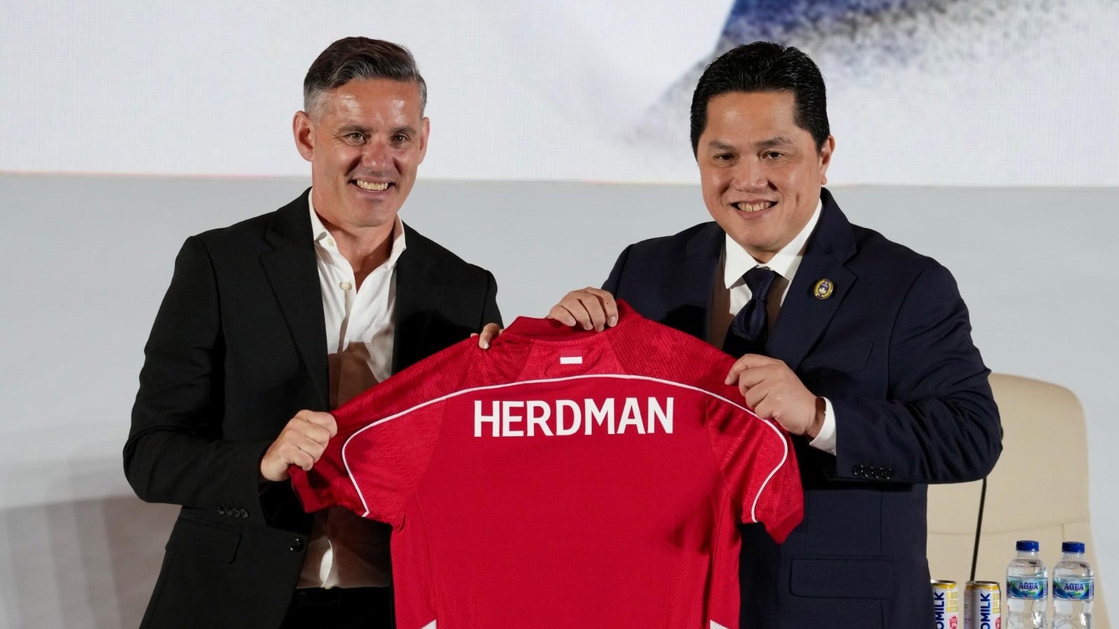 Erick Thohir Sambut kedatangan John Herdman