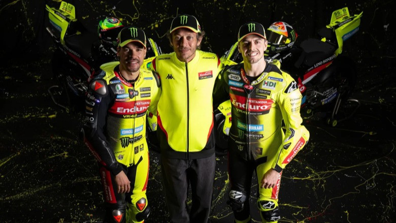 Bikin Tim Lain Penasaran, Valentino Rossi Sudah Kantongi Nama Pembalap VR46 untuk MotoGP 2027
            - galeri foto