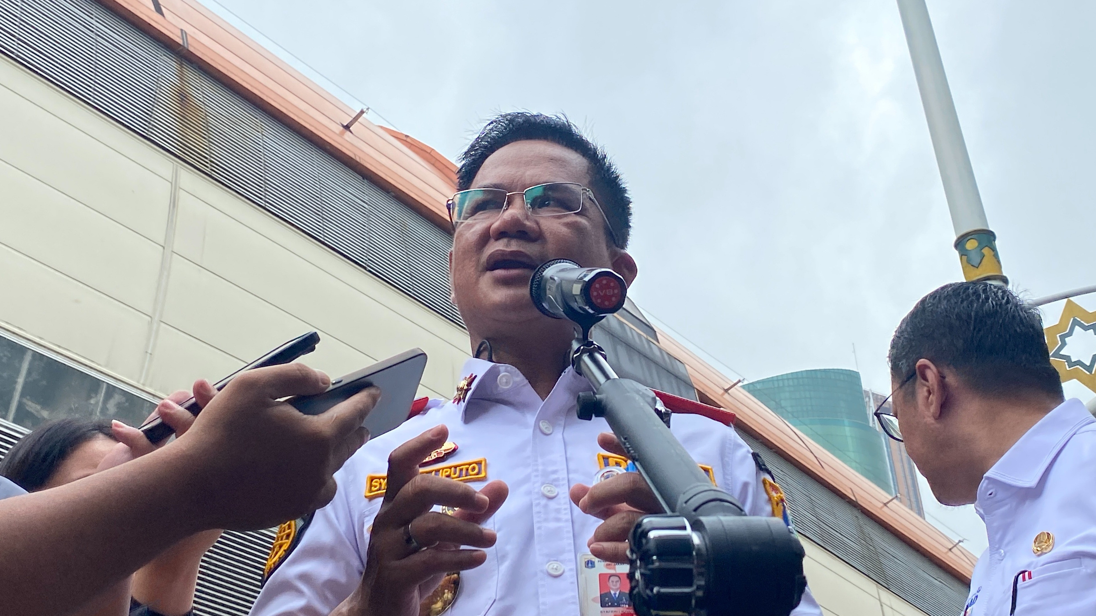 Kadishub Pastikan Tahun Ini Tidak Ada Kenaikan Tarif TransJakarta
            - galeri foto