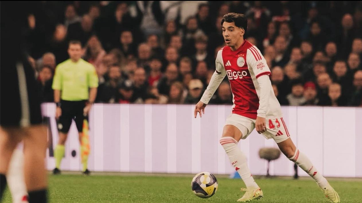 Barcelona Pantau Ketat Wonderkid Ajax Incaran Real Madrid, Rayane Bounida Jadi Rebutan Raksasa Spanyol
            - galeri foto