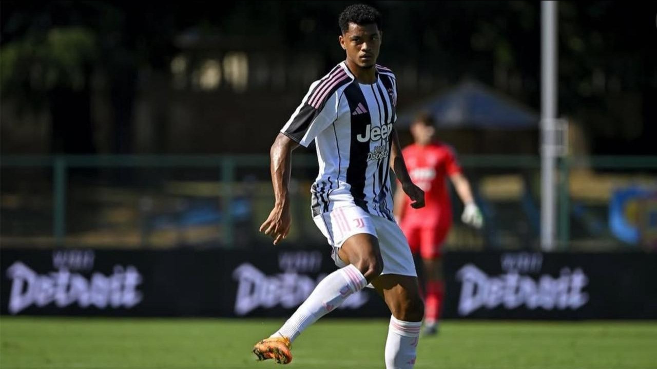 Saingan Baru Jay Idzes? Sassuolo Diam-diam Siap Tikung Verona Demi Datangkan Bek Potensial Juventus
            - galeri foto