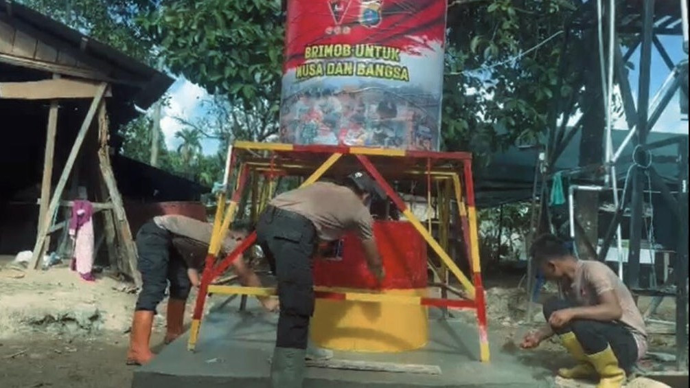 Setetes Kepedulian untuk Kehidupan: Brimob Polda Sumut Resmikan Sumur Air Bersih di Desa Batu Horing
            - galeri foto
