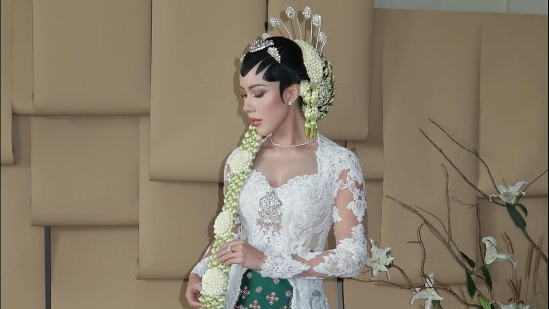 Siapa Sih Patricia Schuldtz? DJ yang Resmi jadi Menantu Tommy Soeharto hingga Pernikahannya Dihadiri Prabowo
            - galeri foto