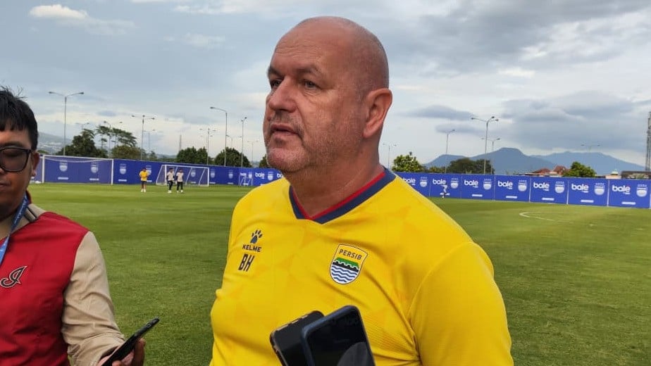 Ekspresi Cemberut Federico Barba di Latihan Persib Bandung Jadi Sorotan, Bobotoh Geram hingga Minta Dipulangkan ke Italia
            - galeri foto