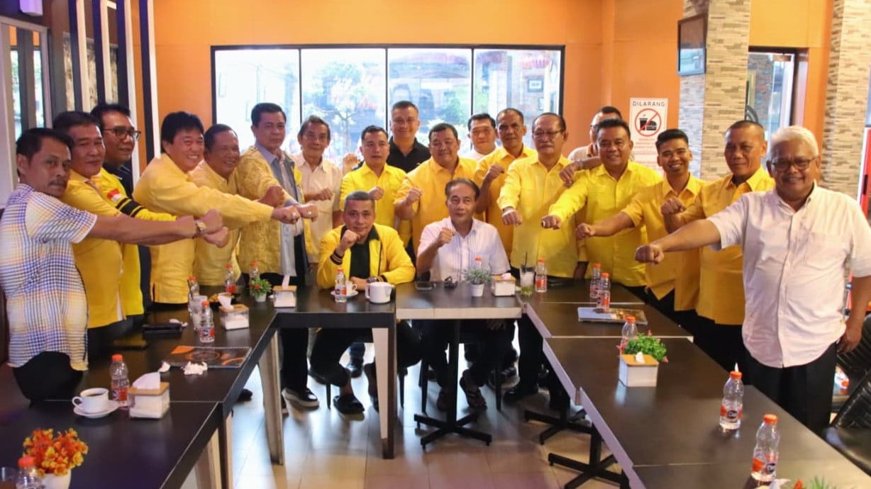 Gerbong Daerah Solid Deklarasikan Andar Amin Harahap Maju Ketua Golkar Sumut
            - galeri foto