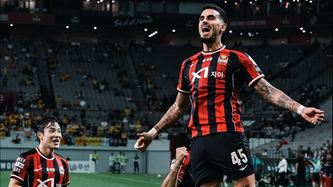 Lini Depan Persib Tumpul, Bobotoh Gusar! 3 Striker Kelas Dunia Siap Datang Jelang Bursa Transfer Ditutup?
            - galeri foto