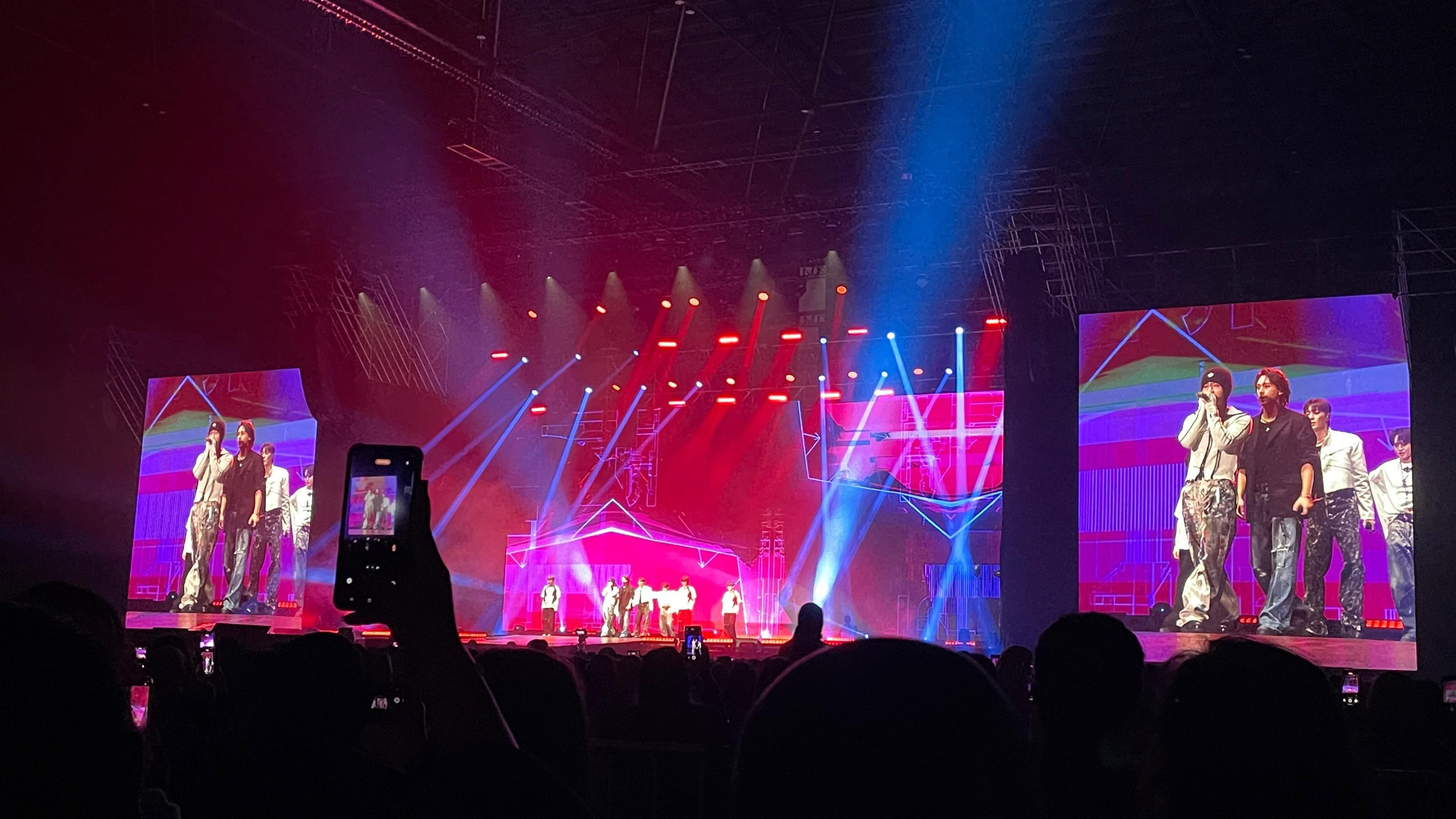 Tiara Andini Buka Panggung, Minho SHINee, Highlight hingga Lullaboy Hipnotis Penonton di HUG K-Pop Concert 2026
            - galeri foto