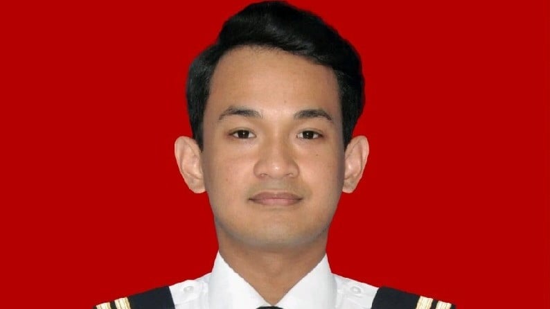 Siapa Farhan Gunawan? Sosok Co-Pilot Pesawat ATR 42-500 yang Kecelakaan Jatuh di Kawasan Gunung Bulusaraung
            - galeri foto