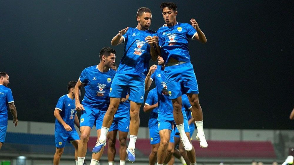 Bobotoh Kompak Sebut Bojan Hodak Kali Ini Salah Strategi saat Persib Dicukur 3-0 oleh Ratchaburi: Masalahnya Bukan di Dewa!
            - galeri foto