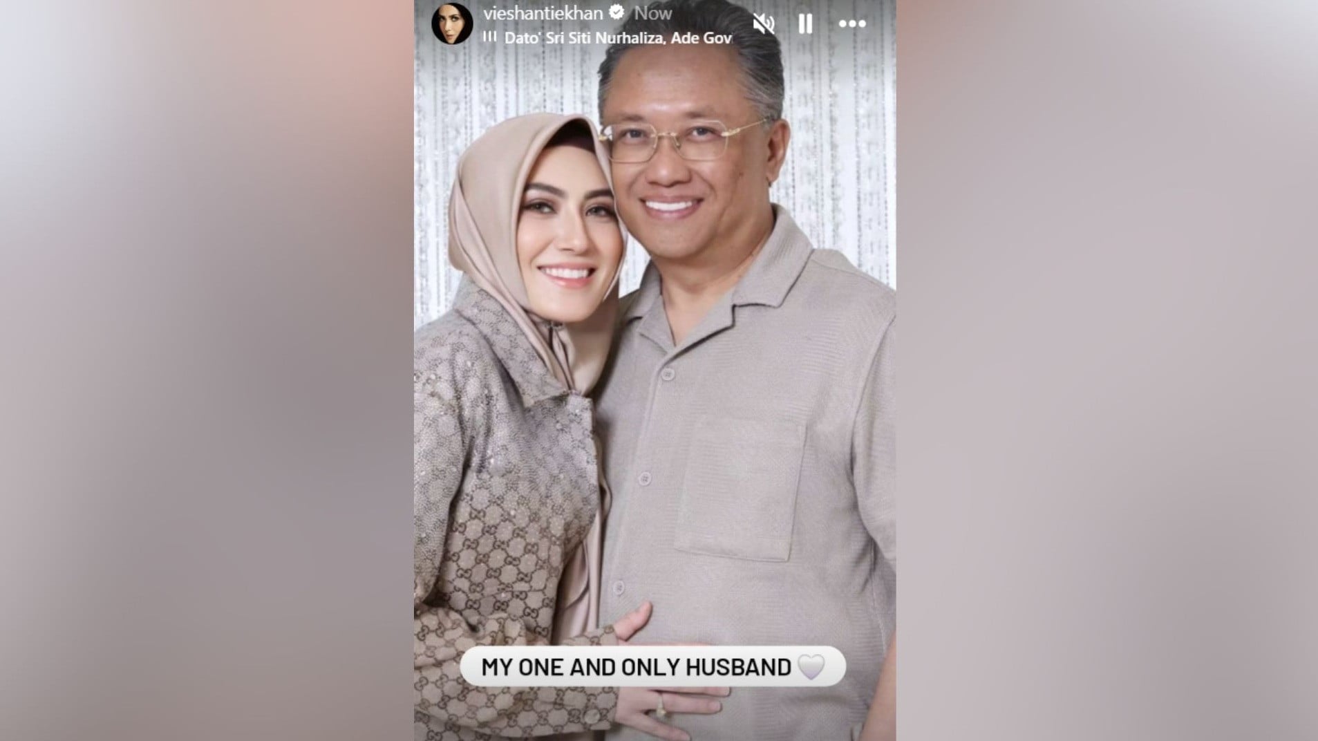 Dikabarkan Menikah dengan Mualem, Pengusaha Malaysia Vie Shantie Khan Unggah Foto Ini di Instagram
            - galeri foto