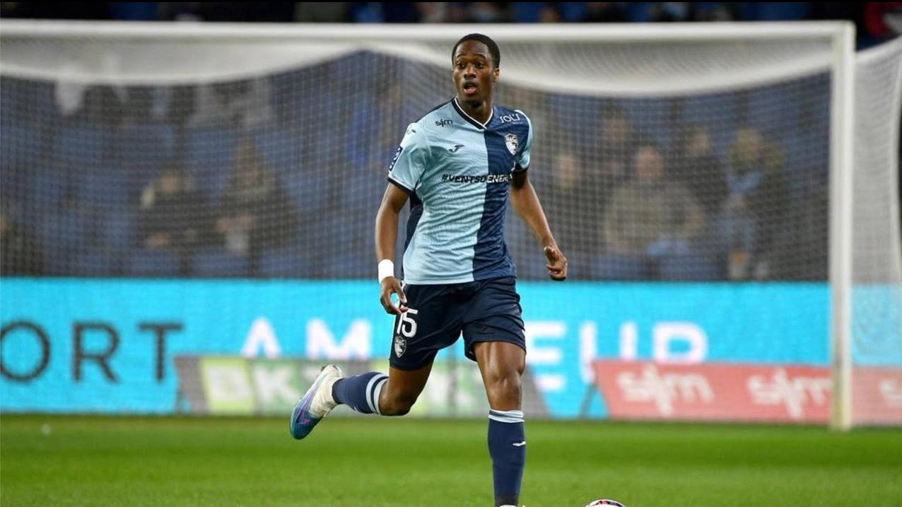 Siapa Terence Kongolo? Eks Penggawa Liga-liga Top Eropa Calon Pengganti Federico Barba di Persib Bandung
            - galeri foto