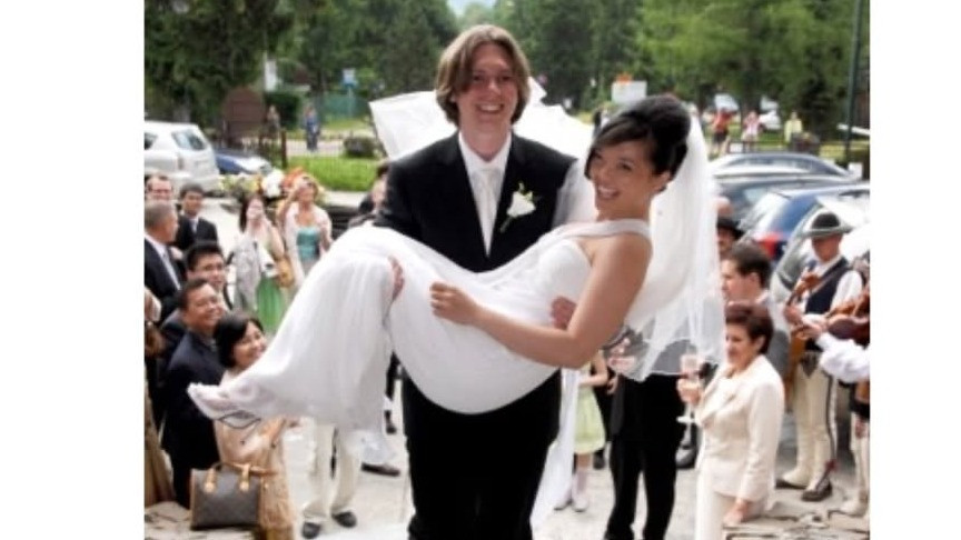 Kisah Cinta Wamen Stella Christie dan Prof. Bartek Czech: Dari Sekolah di Norwegia hingga Ujian Berat di Aspen
            - galeri foto