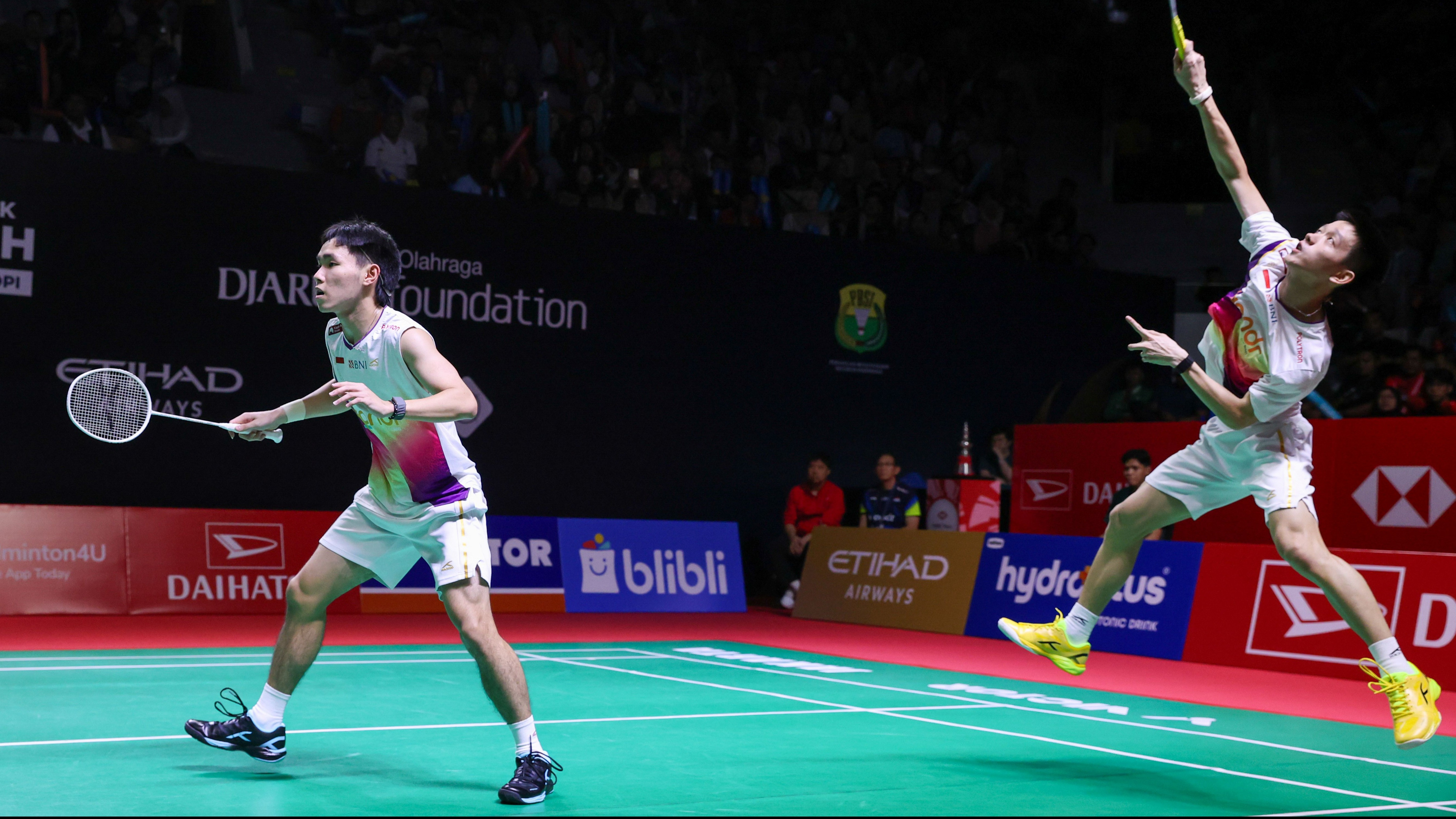 Tampil Mengejutkan di Istora, Raymond/Joaquin Minta Suporter untuk Turunkan Ekspektasi di Indonesia Masters 2026
            - galeri foto