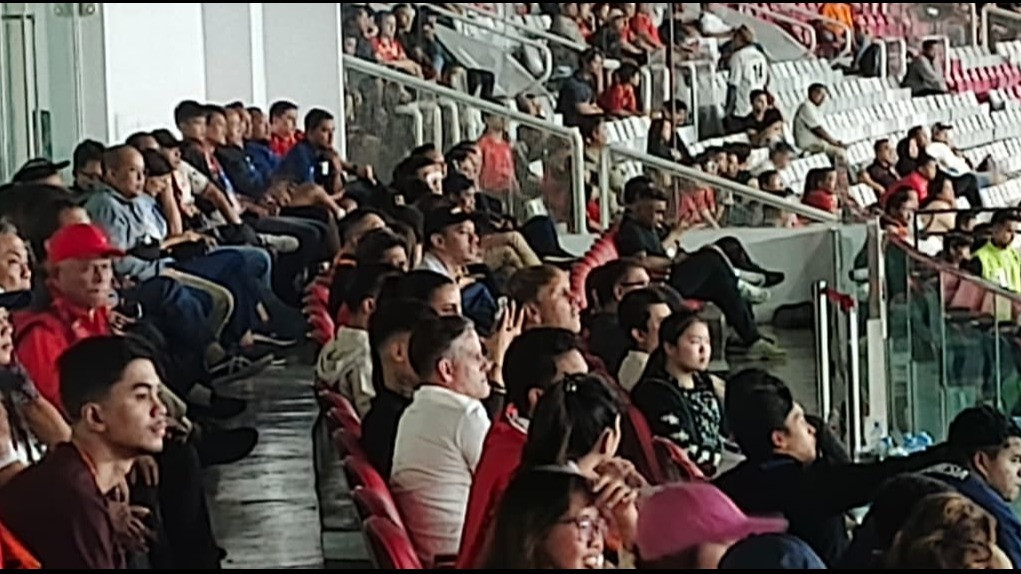 Isyarat Strategi Timnas Indonesia? John Herdman dan Shayne Pattynama Ngobrol Intens Sambil Tonton Persija Vs Madura United
            - galeri foto