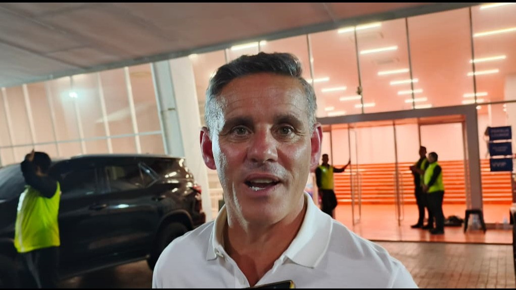 Diakui Bukan Mengakui, John Herdman Puji Atmosfer Gila The Jakmania di SUGBK Saat Persija Vs Madura United
            - galeri foto