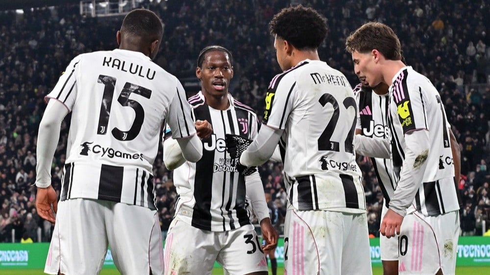 Bintang Juventus Kenan Yildiz Tiba-Tiba ‘Mendarat’ di Indonesia Jelang Laga Liga Champions, Netizen Bingung
            - galeri foto