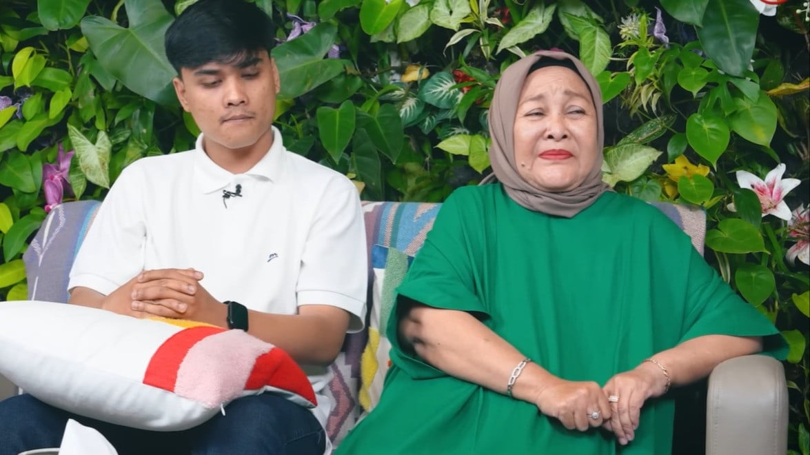 Saat-saat Denada Disebut Serahkan Ressa Rizky saat Usia 10 Hari, Keluarga Paman Sempat Diancam Pakai Pistol
            - galeri foto