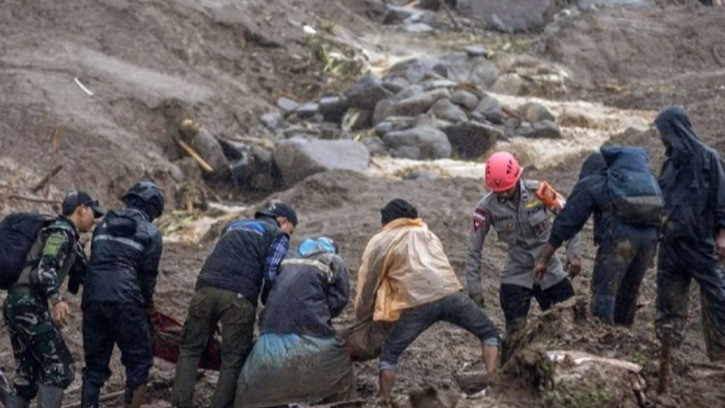 Dedi Mulyadi Tak Segan Seret Perusahaan Jika Terbukti Lakukan Alih Fungsi Lahan hingga Sebabkan Longsor Cisarua
            - galeri foto