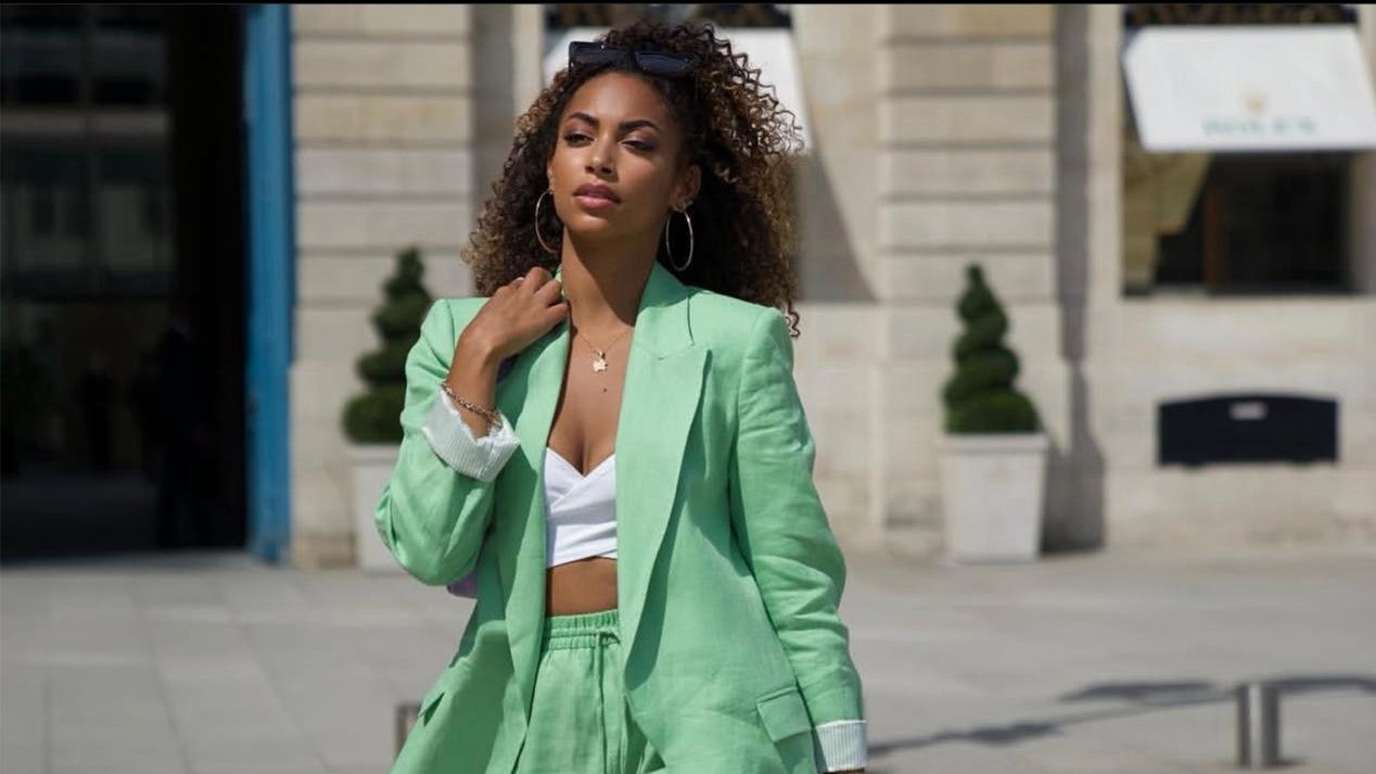 5 Potret Cantik Melissa Chovet, Kekasih Setia Pemain Anyar Persib Layvin Kurzawa Sejak Masih di PSG
            - galeri foto