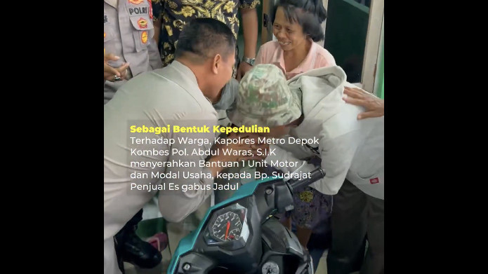 Usai Diintimidasi Aparat sampai Ketakutan, Sudrajat Penjual Es Gabus yang Dituduh Berbahan Spons Dapat Motor dari Kapolres Depok
            - galeri foto