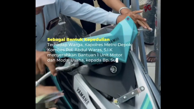 Usai Diintimidasi Aparat sampai Ketakutan, Sudrajat Penjual Es Gabus yang Dituduh Berbahan Spons Dapat Motor dari Kapolres Depok
            - galeri foto