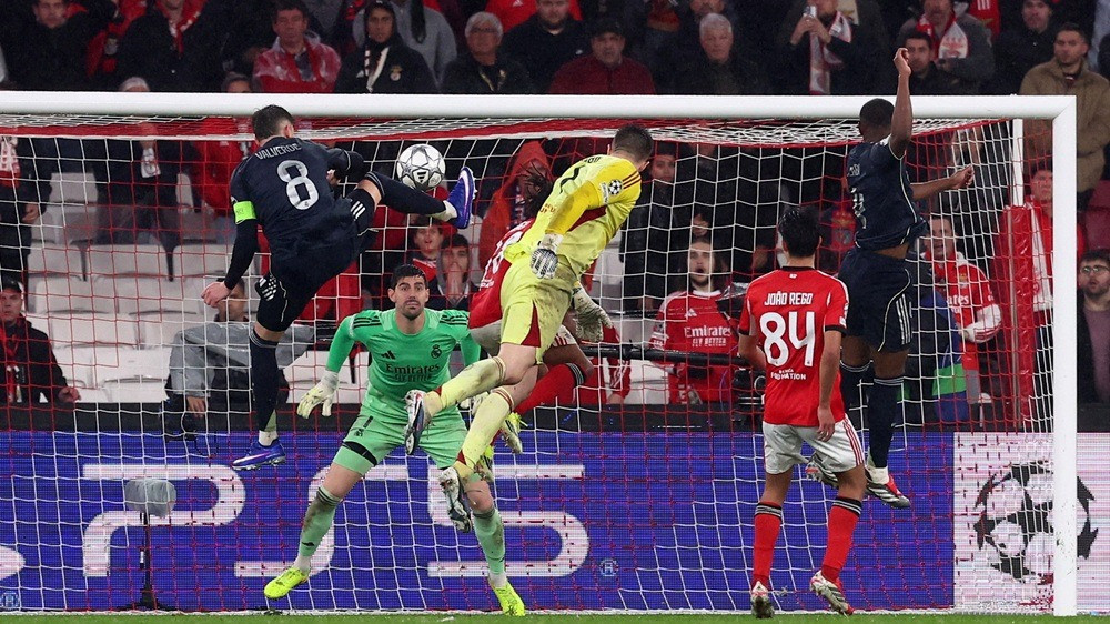 Jose Mourinho Langsung Sindir Para Penghujatnya usai Benfica Permalukan Real Madrid di Liga Champions
            - galeri foto