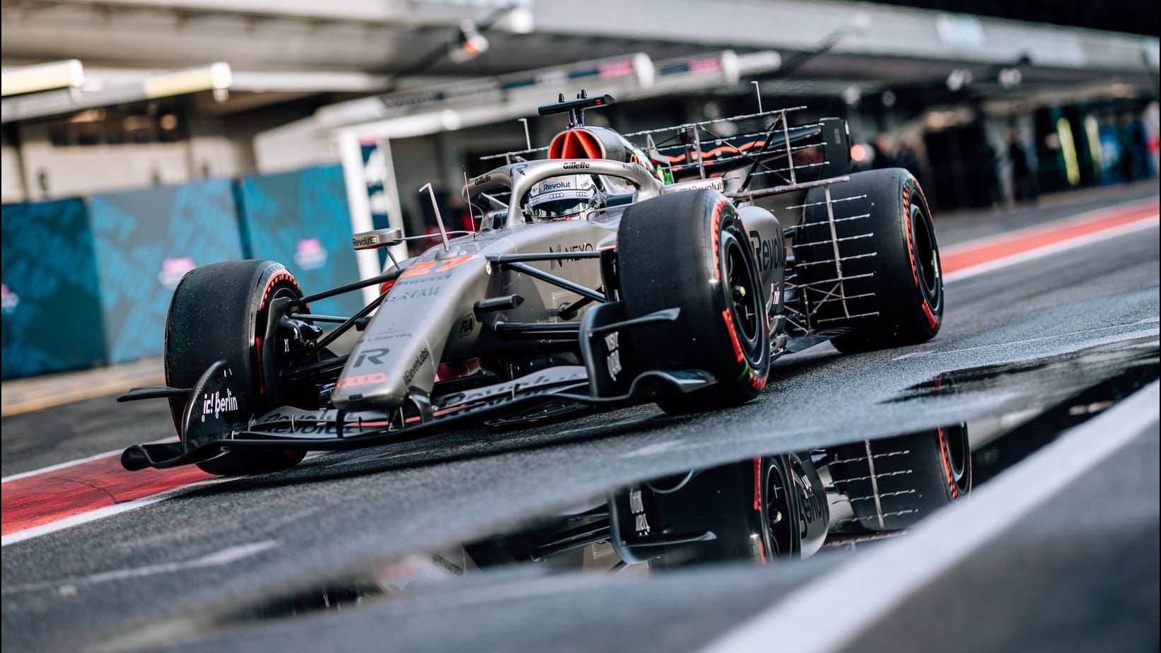 Belum Juga Debut di F1 2026, Tapi Mobil Baru Audi Sudah Dapat Banyak Masalah saat Jalani Tes Barcelona
            - galeri foto