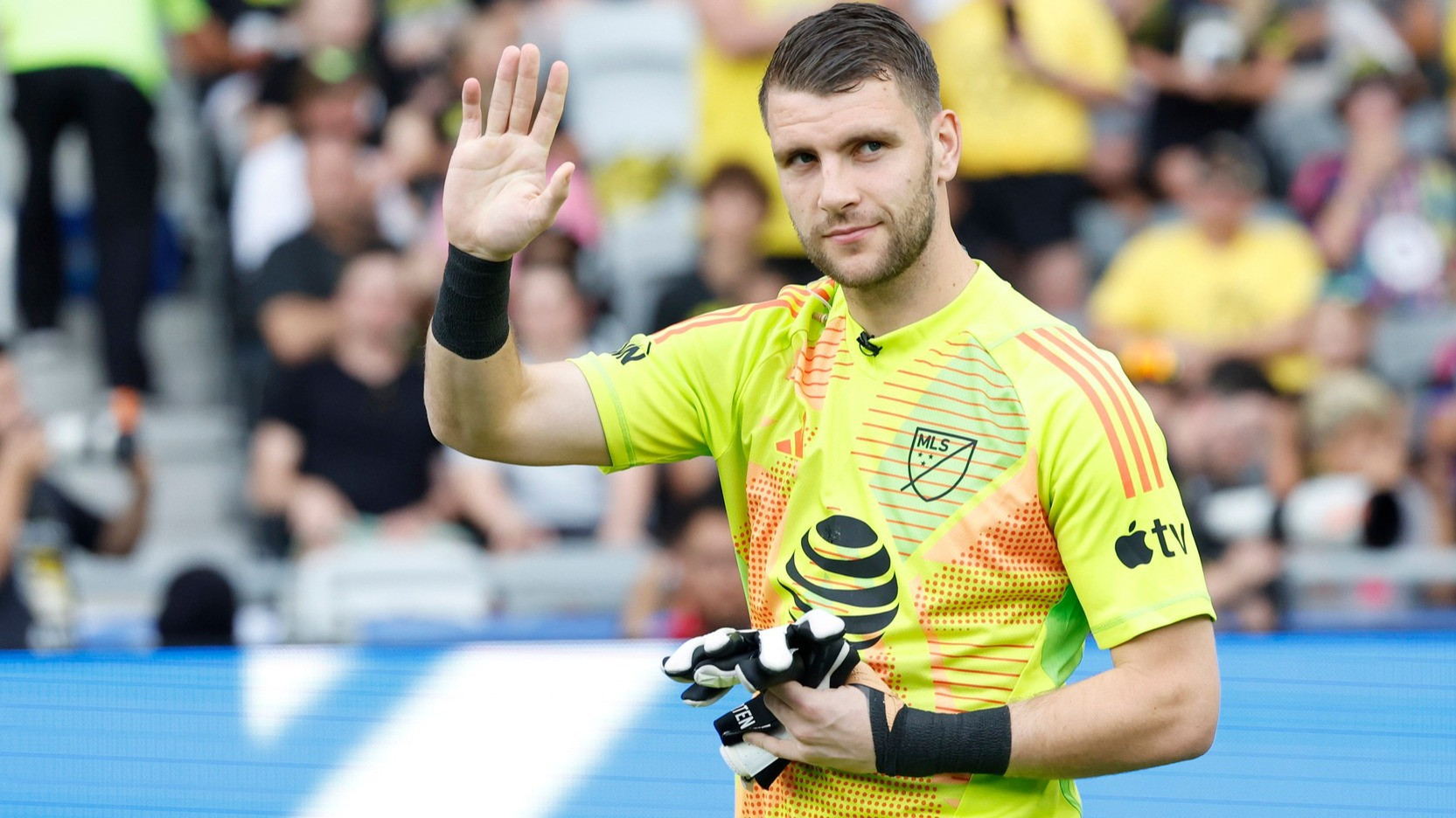 Media Belanda Bawa Kabar Baik, Selain Maarten Paes, Ajax Amsterdam Buka Peluang Rekrut Bek Kiri Timnas Indonesia
            - galeri foto