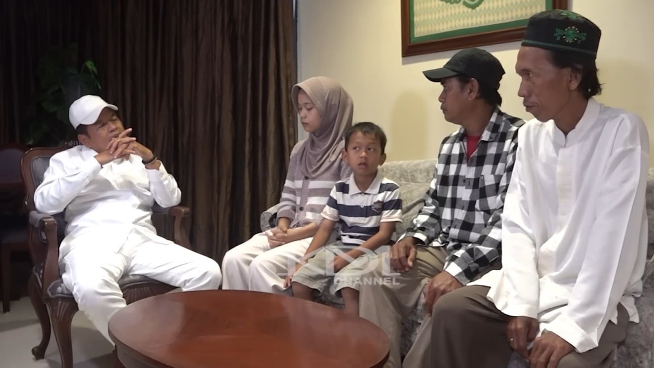 Tak Tahan Lagi, Dedi Mulyadi Gemas Tukang Es Gabus Bohong soal Warisan Rp200 Ribu, Gali Ucapan Tak Jujurnya
            - galeri foto