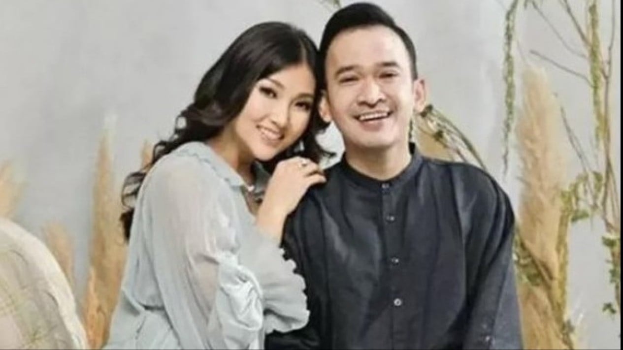 Kasus Dugaan Pencemaran Nama Baik Ruben Onsu dan Putrinya Berlanjut, Hari ini Sarwendah Hadir ke Polda Jadi Saksi
            - galeri foto