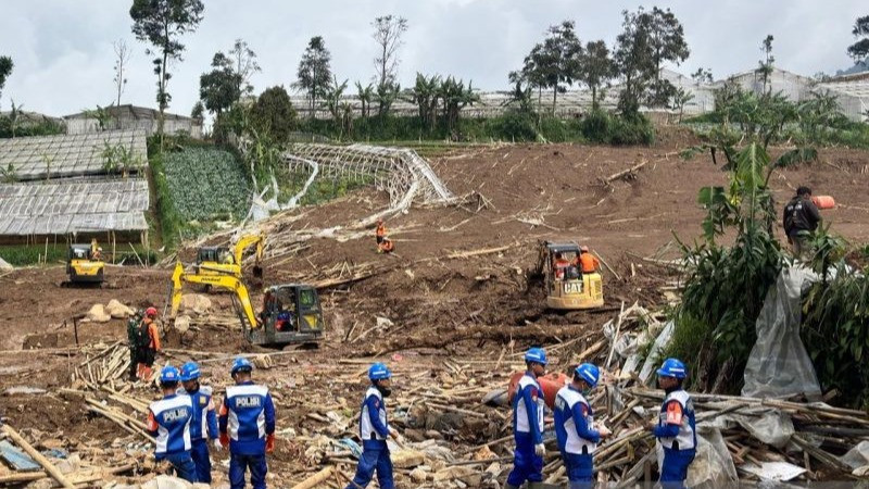 Hari ke-8 Pencarian Korban Longsor Cisarua, DVI Polda Jabar Sabtu Siang Terima 4 Kantong Jenazah Tambahan
            - galeri foto