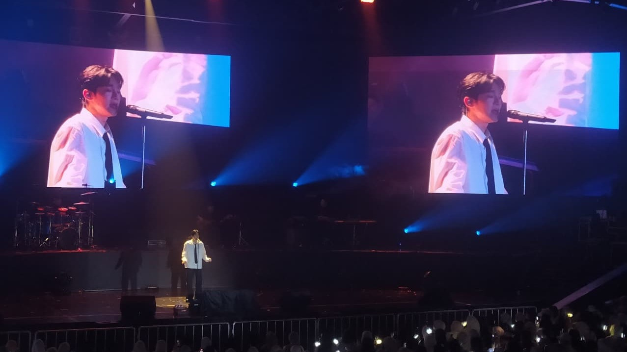 Chen EXO Curhat ke Penggemar di Konser Solo Arcadia Jakarta, Kenang Masa Kecilnya Dulu
            - galeri foto