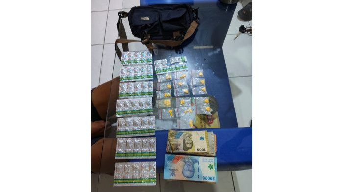 Polisi Tangkap Pria Jual Ratusan Obat Keras Ilegal di Tangerang, Nyamar Jadi Pedagang Sayur
            - galeri foto