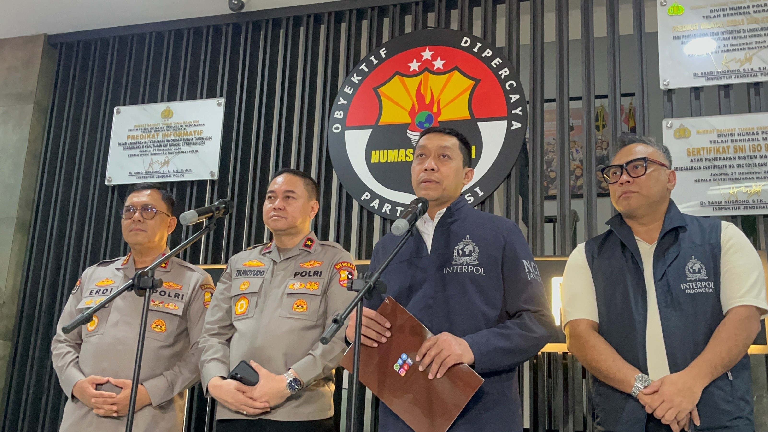 Interpol Ungkap Alasan Lamanya Penerbitan Red Notice Buron Bos Minyak Riza Chalid
            - galeri foto